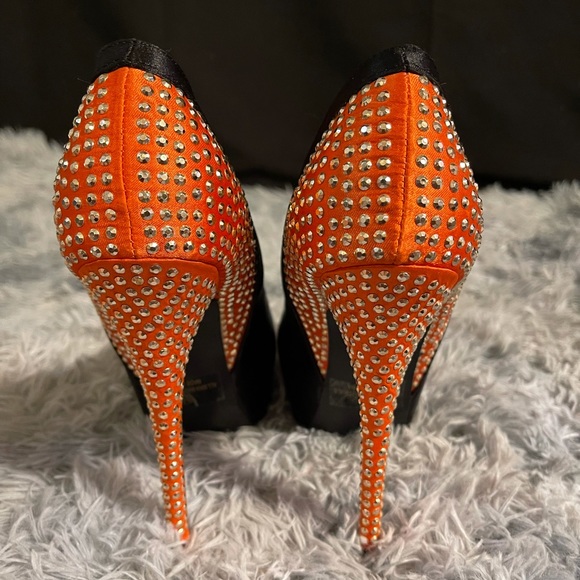 Liliana orange and black heels - Picture 2 of 4